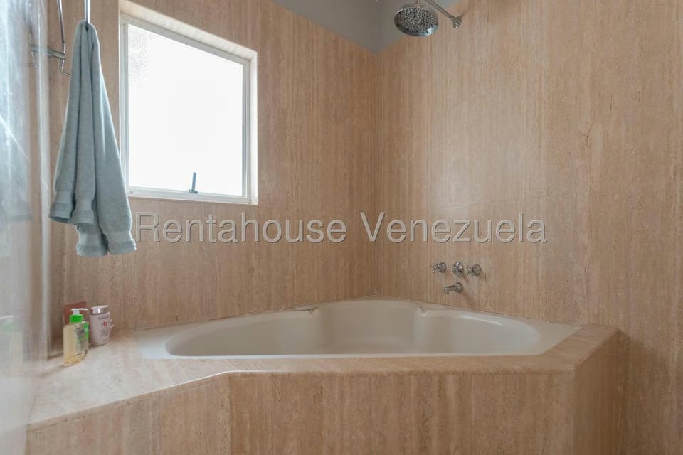 Casa (Multipes Niveles) en Venta en Oripoto, Distrito Metropolitano - 44