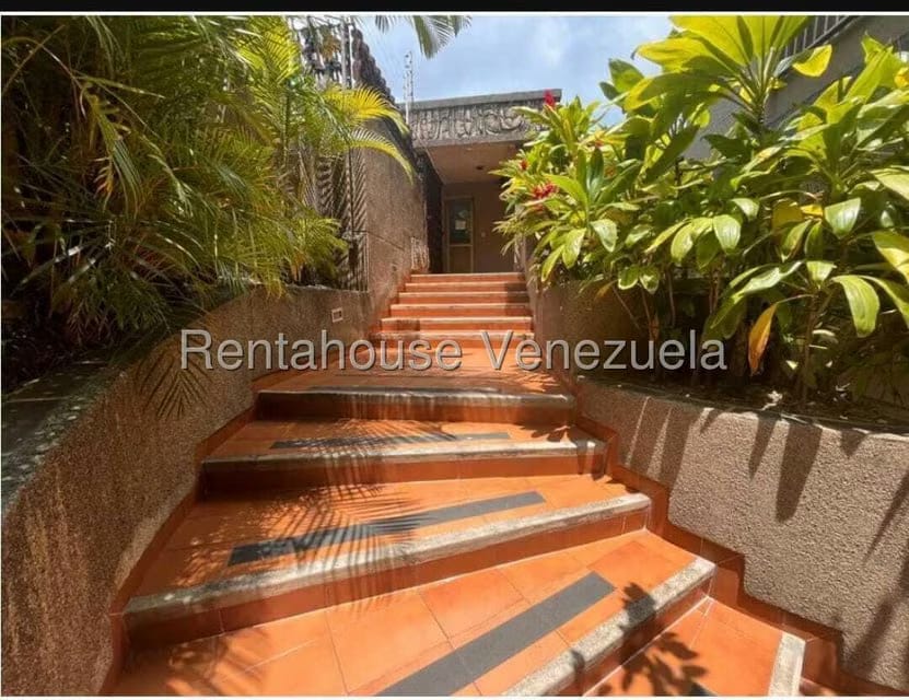 Apartamento (1 Nivel) en Alquiler en La Tahona, Distrito Metropolitano - 2