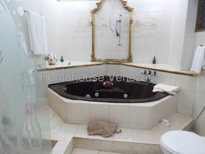 Apartamento (1 Nivel) en Alquiler en La Tahona, Distrito Metropolitano - 25