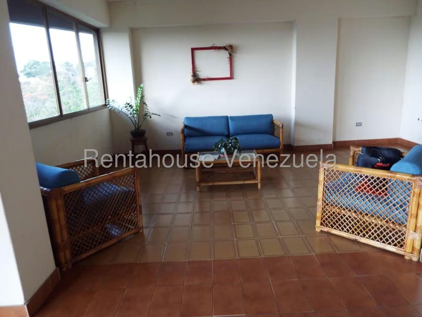 Apartamento (1 Nivel) en Alquiler en La Tahona, Distrito Metropolitano - 4