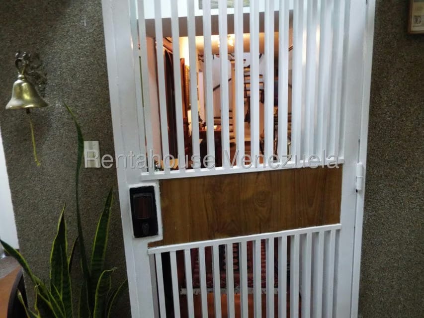 Apartamento (1 Nivel) en Alquiler en La Tahona, Distrito Metropolitano - 6