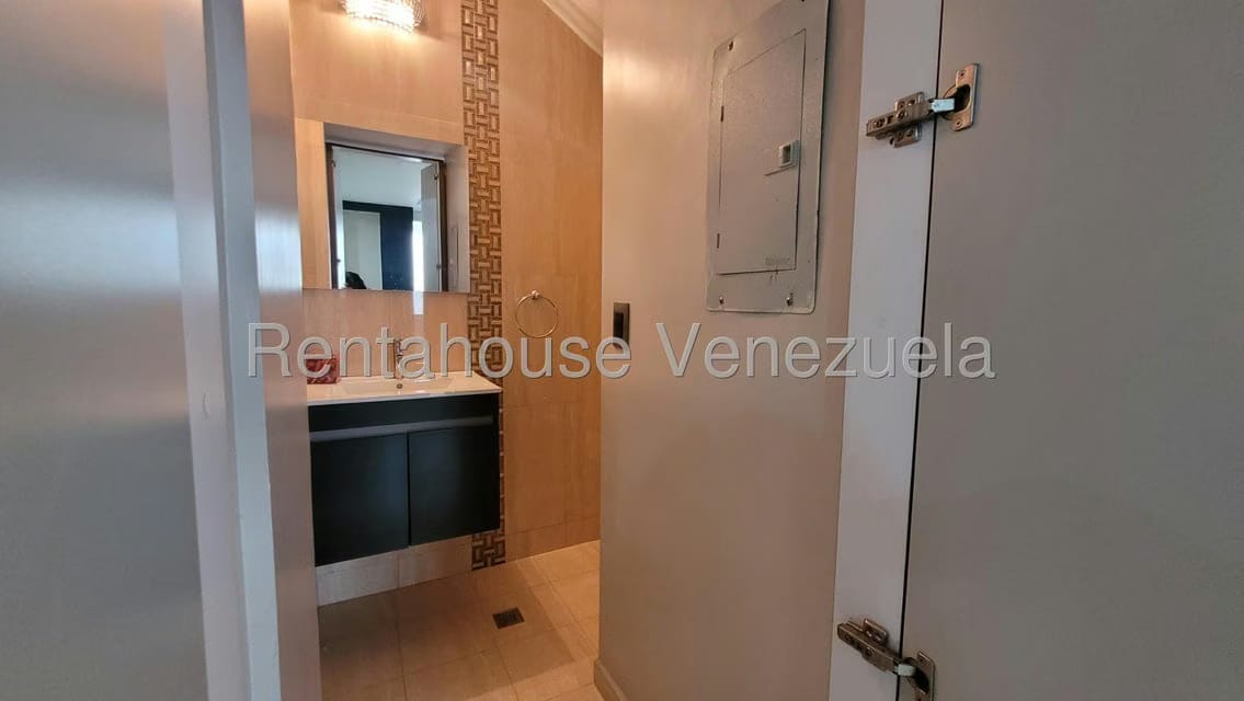 Casa (1 Nivel) en Alquiler en Ciudad Roca, Lara - 32