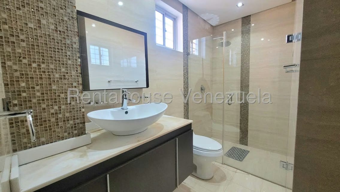 Casa (1 Nivel) en Alquiler en Ciudad Roca, Lara - 37