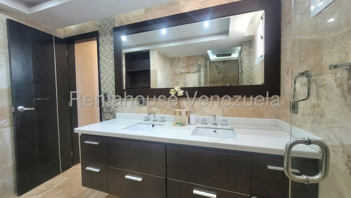 Casa (1 Nivel) en Alquiler en Ciudad Roca, Lara - 40