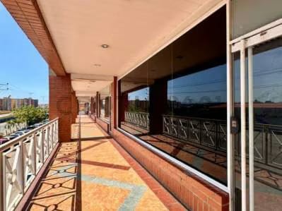 En venta local comercial en el centro comercial camino real