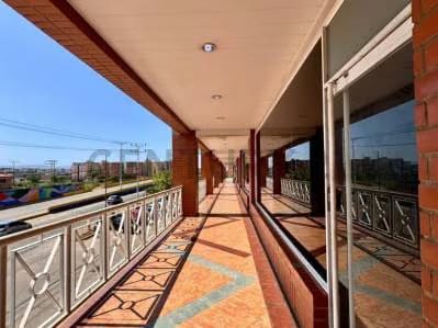 En venta local comercial en el centro comercial camino real - 2