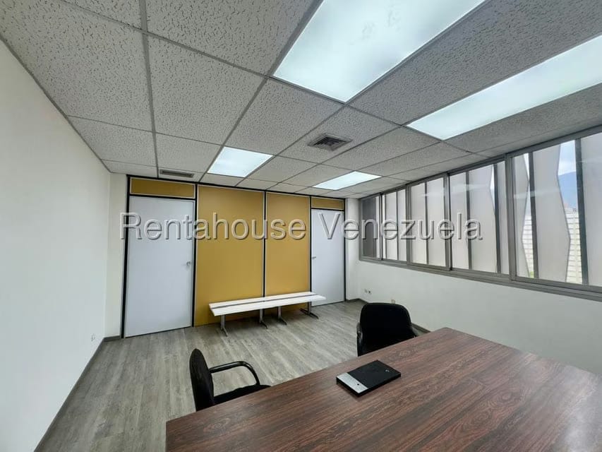 Comercial (Oficina) en Alquiler en Parroquia Catedral, Distrito Metropolitano - 11