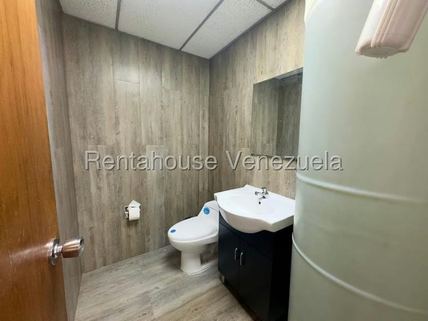 Comercial (Oficina) en Alquiler en Parroquia Catedral, Distrito Metropolitano - 16
