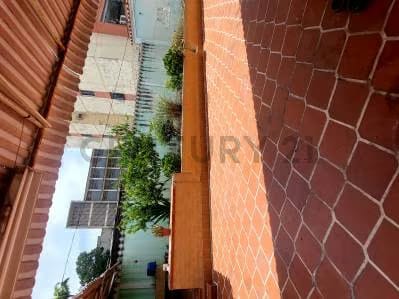 En Venta Casa en La Urb. del Este potencial calle de uso potencial, Excelente ubicaci&ograv - 4