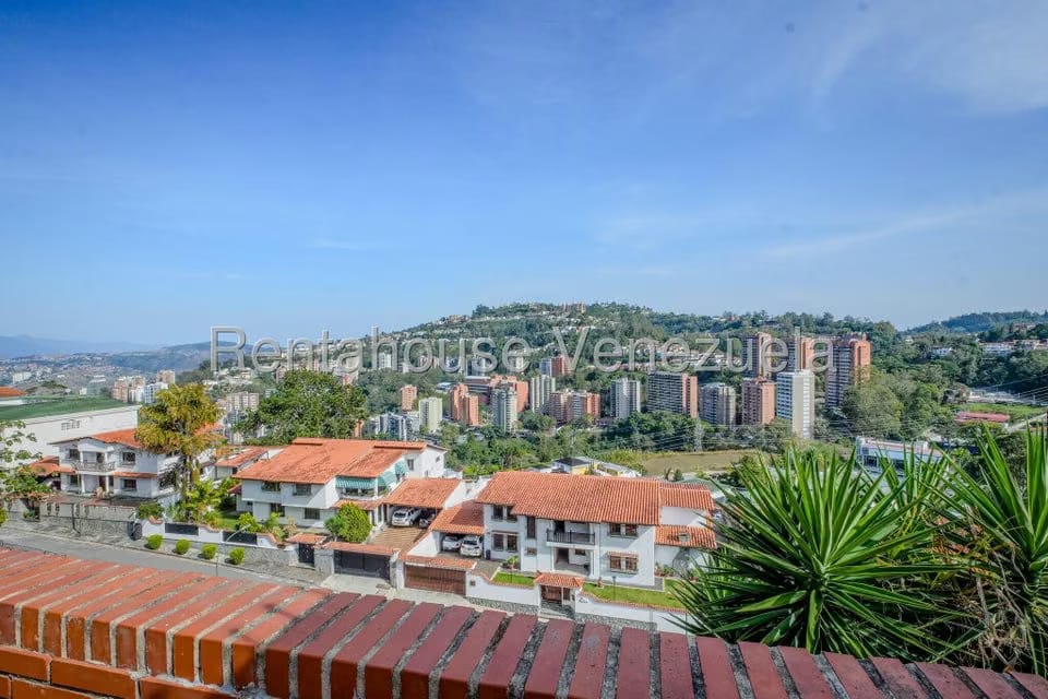 Casa (Duplex) en Venta en Los Naranjos del Cafetal, Distrito Metropolitano - 2