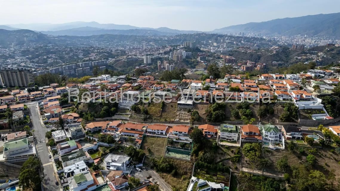 Casa (Duplex) en Venta en Los Naranjos del Cafetal, Distrito Metropolitano - 35