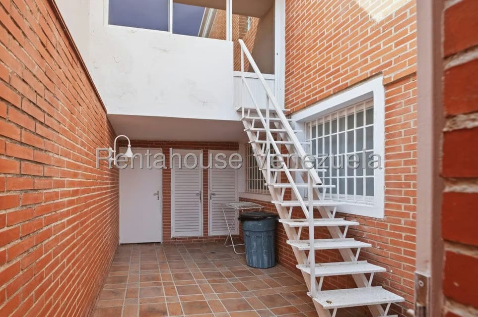 Casa (Duplex) en Venta en Los Naranjos del Cafetal, Distrito Metropolitano - 7