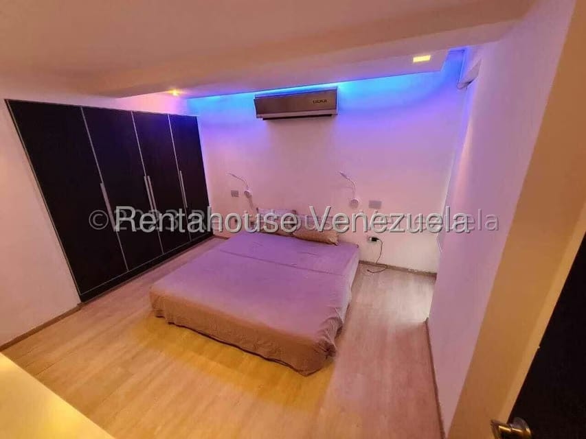 Apartamento (1 Nivel) en Alquiler en Lomas del Sol, Distrito Metropolitano - 32