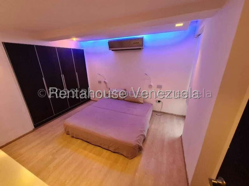 Apartamento (1 Nivel) en Alquiler en Lomas del Sol, Distrito Metropolitano - 32