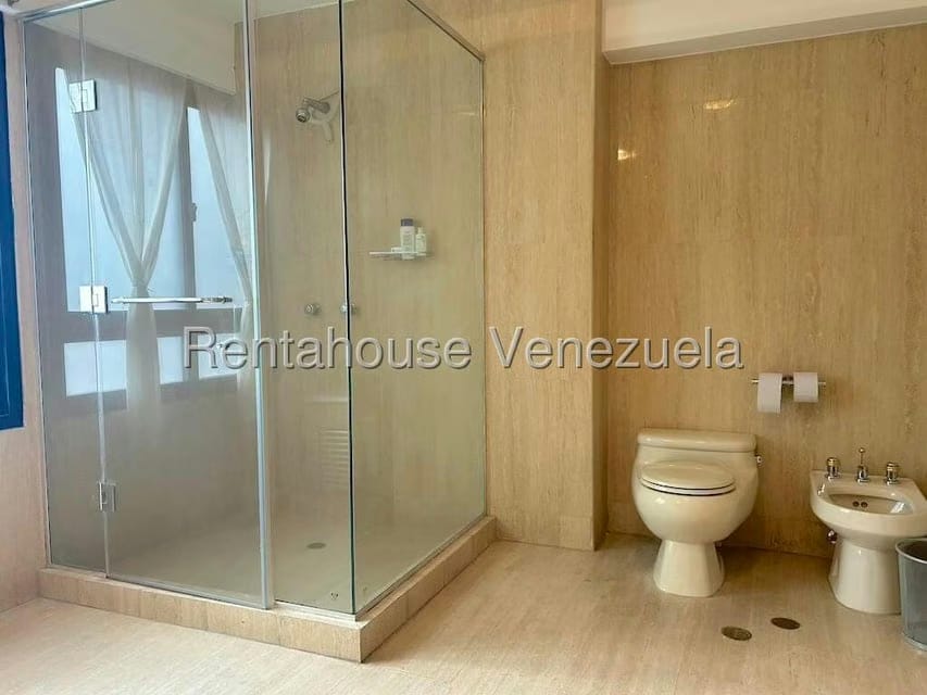 Apartamento (1 Nivel) en Venta en Los Palos Grandes, Distrito Metropolitano - 24