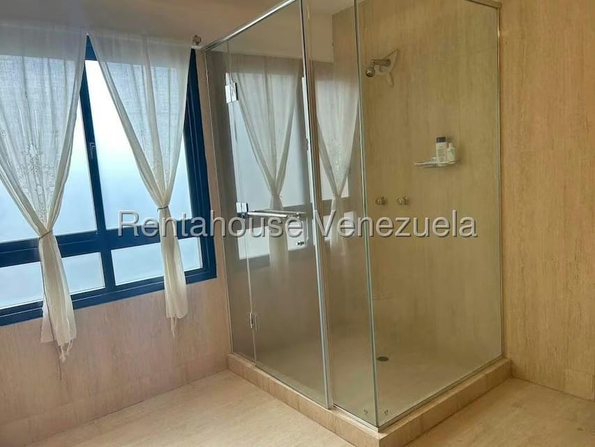 Apartamento (1 Nivel) en Venta en Los Palos Grandes, Distrito Metropolitano - 25