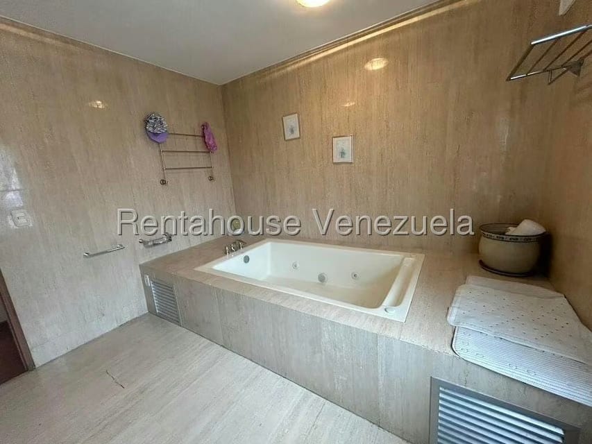 Apartamento (1 Nivel) en Venta en Los Palos Grandes, Distrito Metropolitano - 26