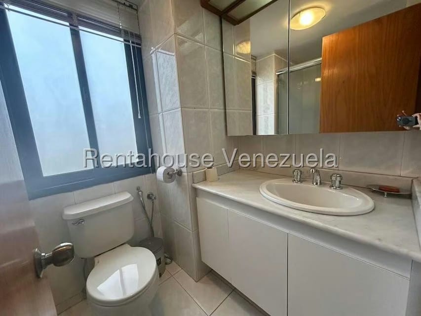 Apartamento (1 Nivel) en Venta en Los Palos Grandes, Distrito Metropolitano - 28