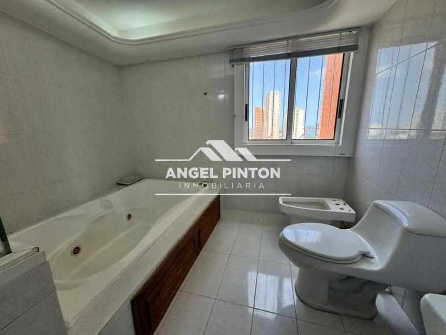 Apartamento en Venta en La Virginia, Edificio Doney, Maracaibo - 4