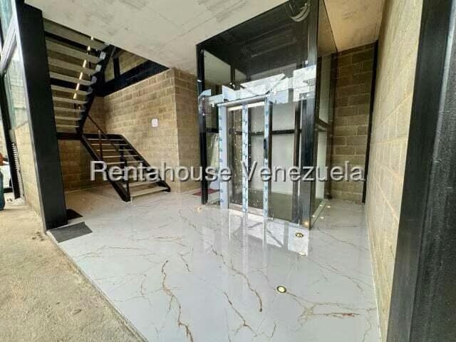 Comercial (Local Comercial) en Venta en La Florida, Distrito Metropolitano - 2