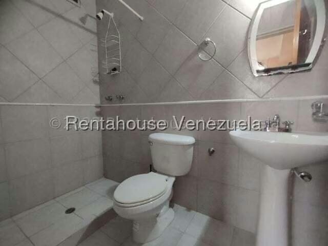 Apartamento (1 Nivel) en Alquiler en Parroquia Catedral, Lara - 12