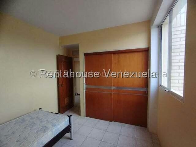 Apartamento (1 Nivel) en Alquiler en Parroquia Catedral, Lara - 5