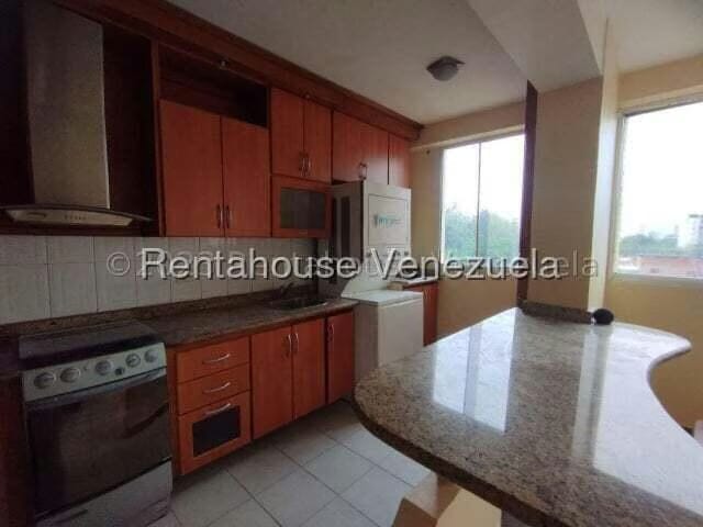 Apartamento (1 Nivel) en Alquiler en Parroquia Catedral, Lara - 8