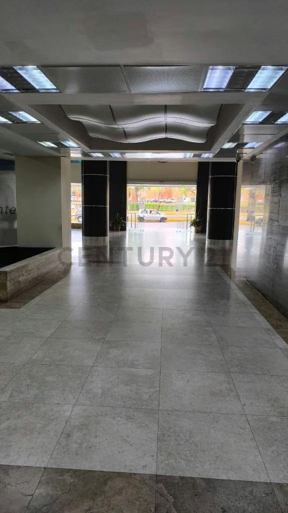 se alquila oficina en la torre Bell Puerto Ordaz piso 5 - 3