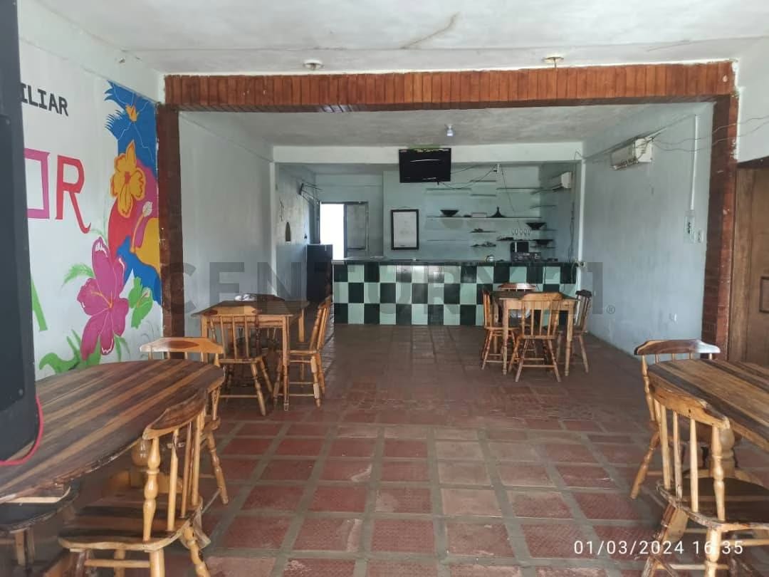 SE ALQUILA LOCAL COMERCIAL EN PLENA AV PRINCIPAL - 5