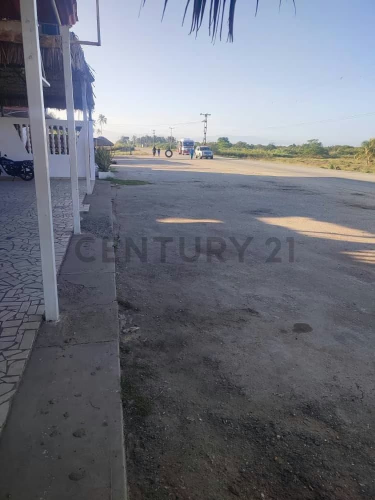 SE ALQUILA LOCAL COMERCIAL EN PLENA AV PRINCIPAL - 7