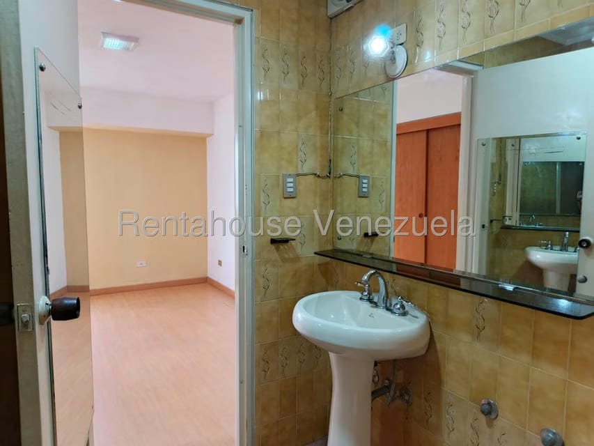 Apartamento (1 Nivel) en Venta en Los Palos Grandes, Distrito Metropolitano - 18