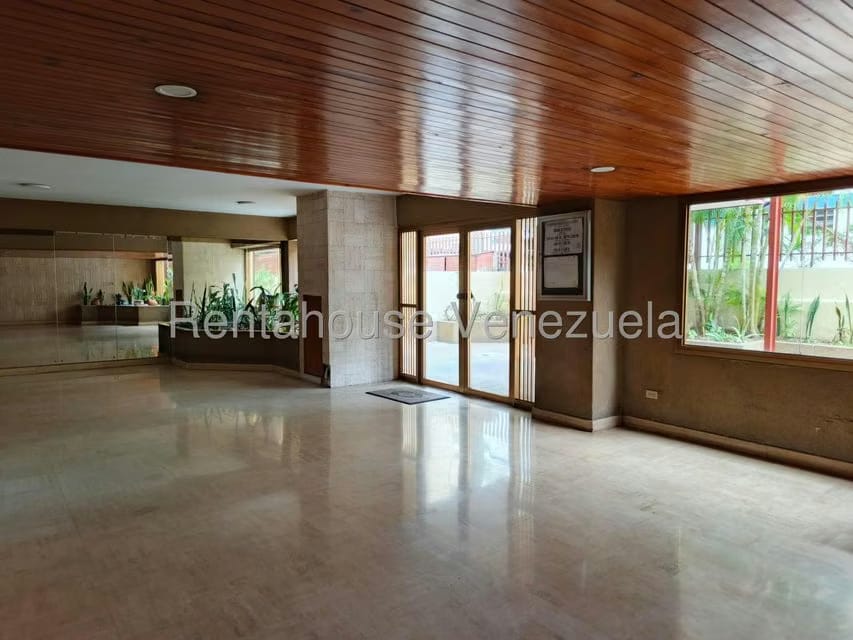 Apartamento (1 Nivel) en Venta en Los Palos Grandes, Distrito Metropolitano - 3