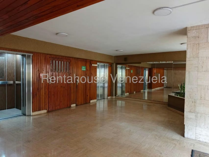 Apartamento (1 Nivel) en Venta en Los Palos Grandes, Distrito Metropolitano - 4