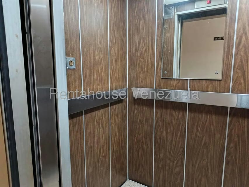 Apartamento (1 Nivel) en Venta en Los Palos Grandes, Distrito Metropolitano - 41