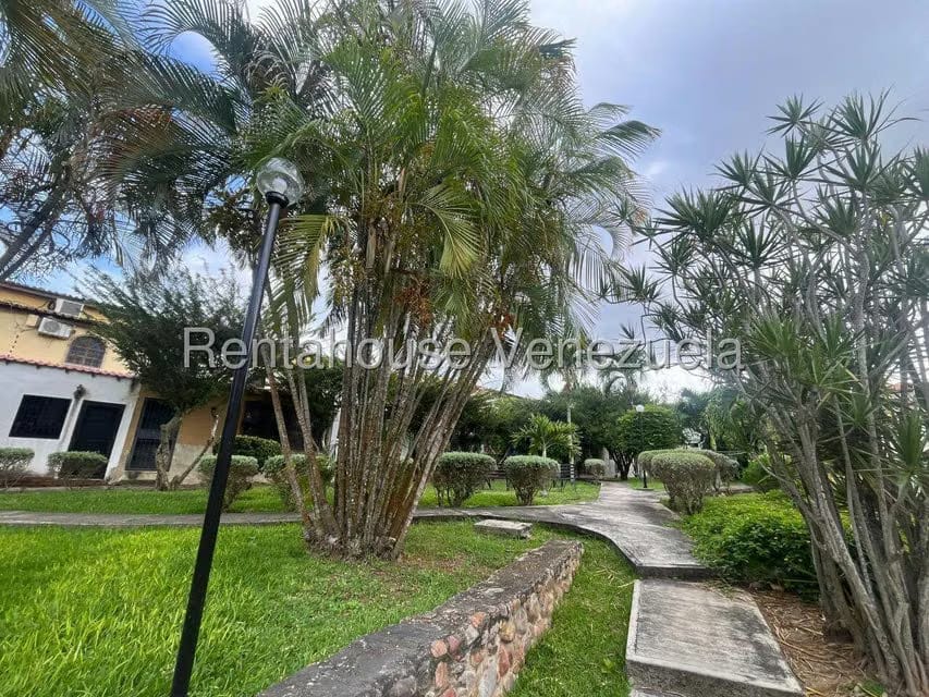 Casa (1 Nivel) en Venta en La Rosaleda, Lara - 28