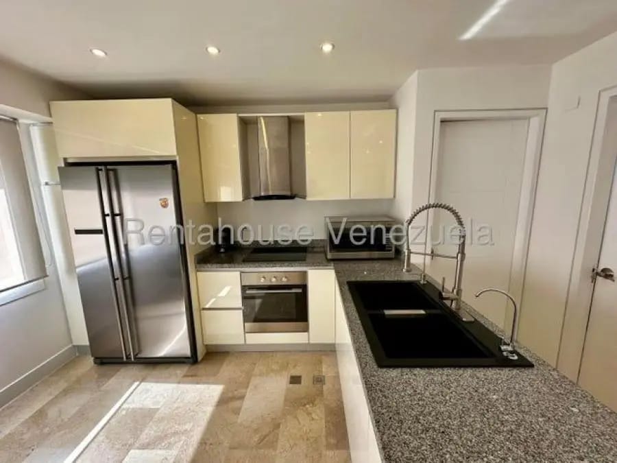 Apartamento en Alquiler en El Rosal Caracas - 11