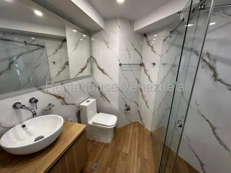 Apartamento en Alquiler en El Rosal Caracas - 12