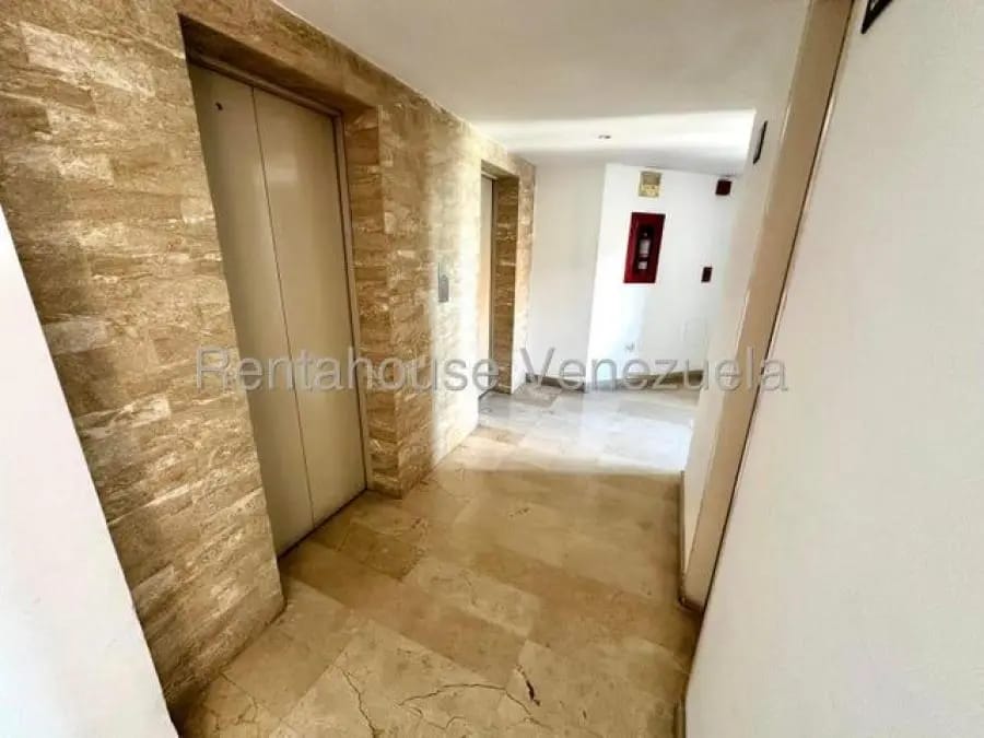 Apartamento en Alquiler en El Rosal Caracas - 8