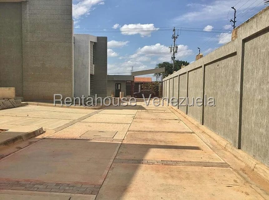 Townhouse (Duplex) en Venta en Sector Avenida Jesus Subero, Anzoategui - 24