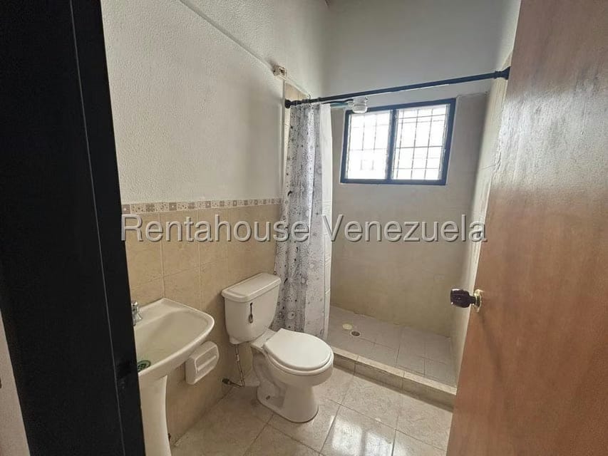 Casa (1 Nivel) en Alquiler en Llano Alto, Portuguesa - 12