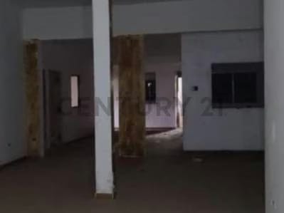 EN VENTA CASA CON POTENCIAL COMERCIAL - 2