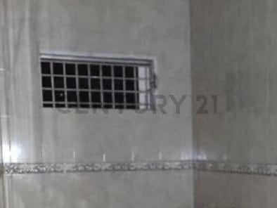 EN VENTA CASA CON POTENCIAL COMERCIAL - 6