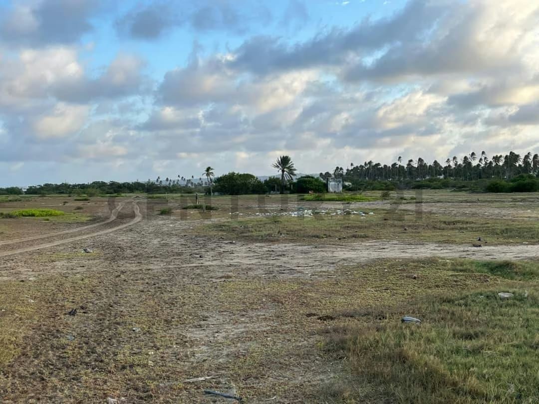 Terreno Turistico a Orilla de Playa en Chichiriviche Falcon - 4