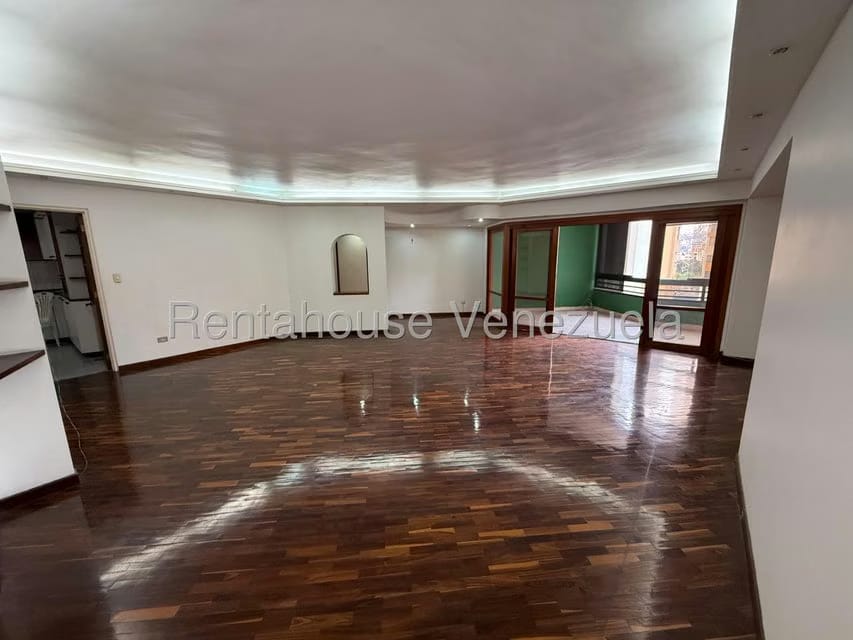 Apartamento (1 Nivel) en Venta en La Florida, Distrito Metropolitano - 2