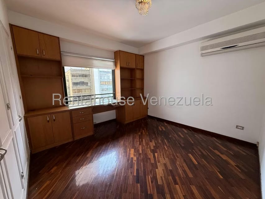 Apartamento (1 Nivel) en Venta en La Florida, Distrito Metropolitano - 12