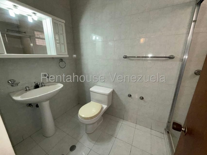 Apartamento (1 Nivel) en Venta en La Florida, Distrito Metropolitano - 16