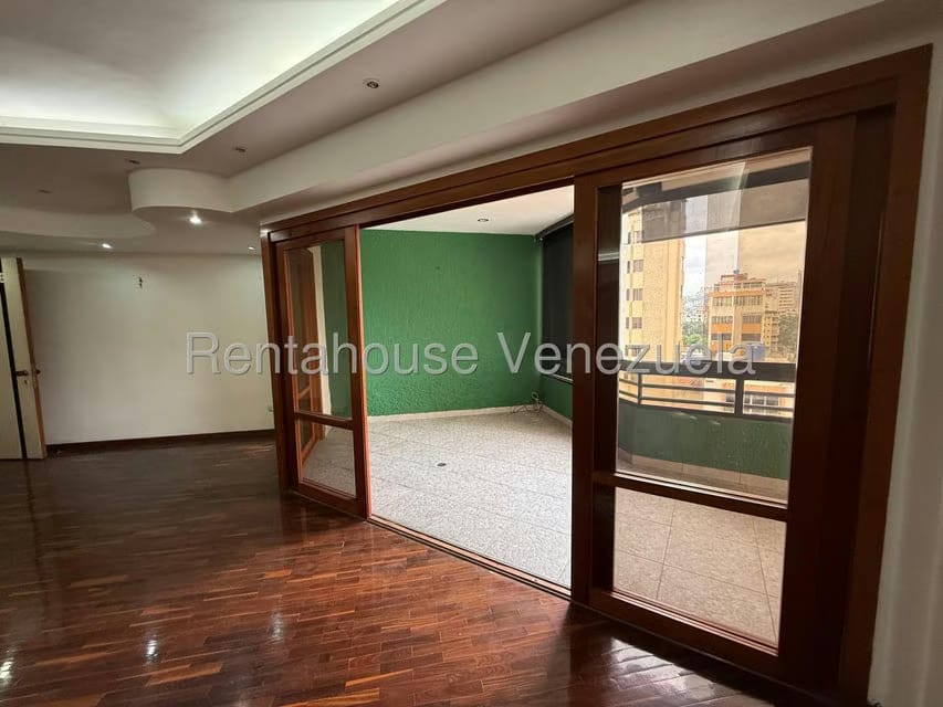 Apartamento (1 Nivel) en Venta en La Florida, Distrito Metropolitano - 3