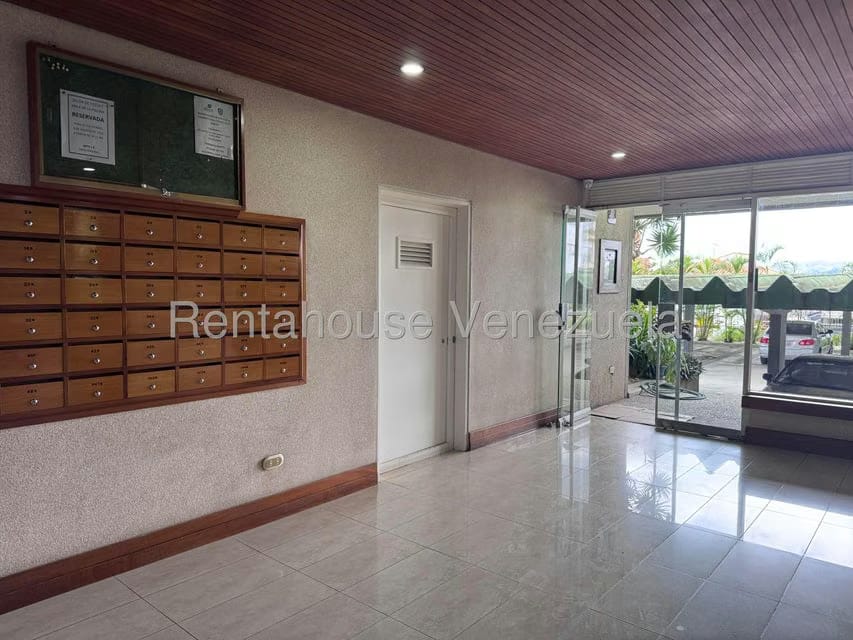 Apartamento (1 Nivel) en Venta en Colinas de Bello Monte, Distrito Metropolitano - 2