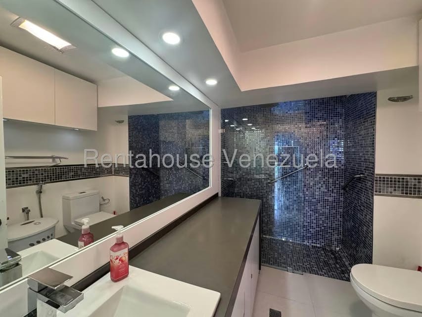 Apartamento (1 Nivel) en Venta en Colinas de Bello Monte, Distrito Metropolitano - 24