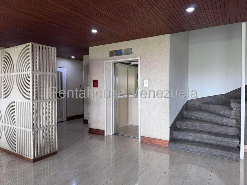 Apartamento (1 Nivel) en Venta en Colinas de Bello Monte, Distrito Metropolitano - 4